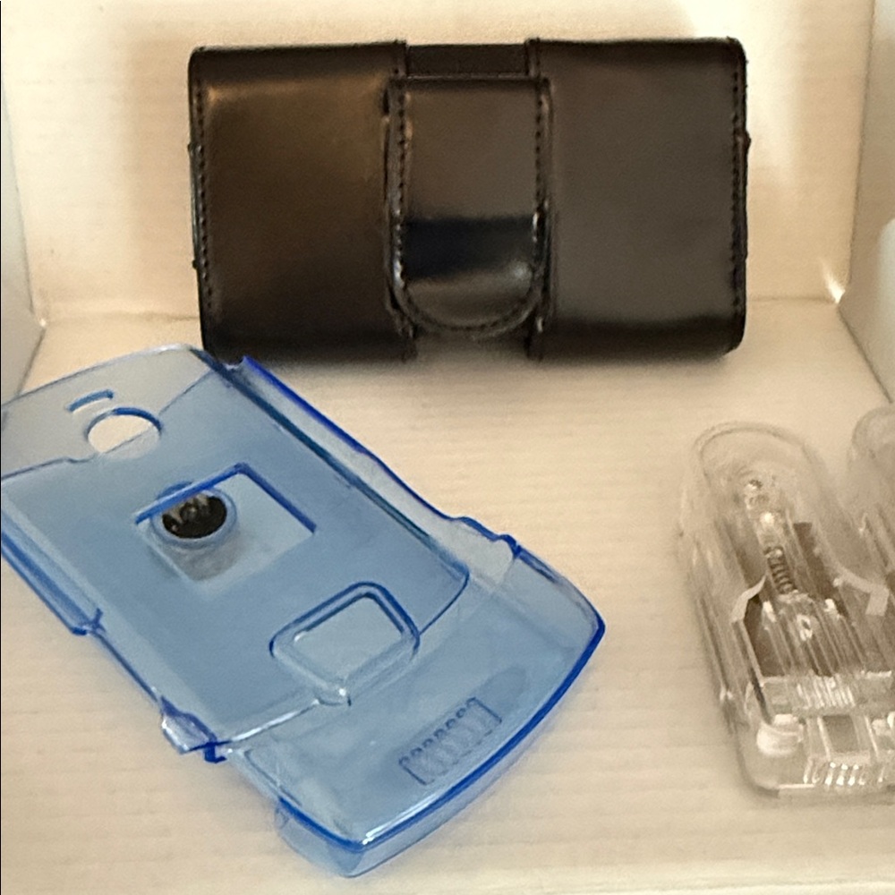 Motorola Silver Flip Phone Motorazr V3a - Picture 6 of 7